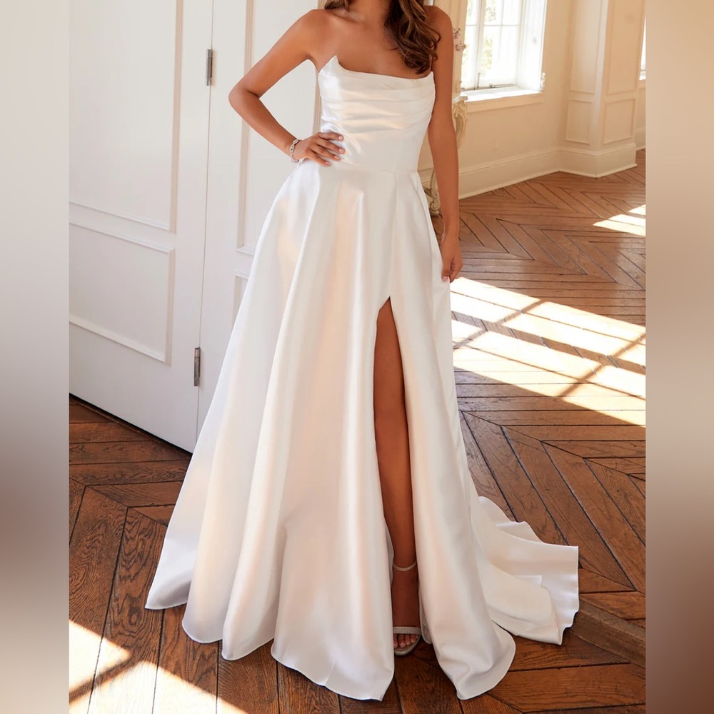 Chic Strapless White Gown